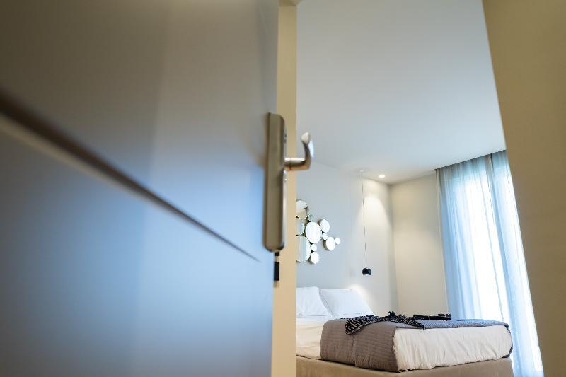 Elite Accommodations & Hydromassage Pool Реджо ди Калабрия Екстериор снимка